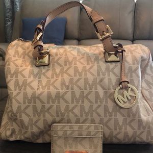 Gently used, Michael Kors Grayson (Large) bag with mini card holder.